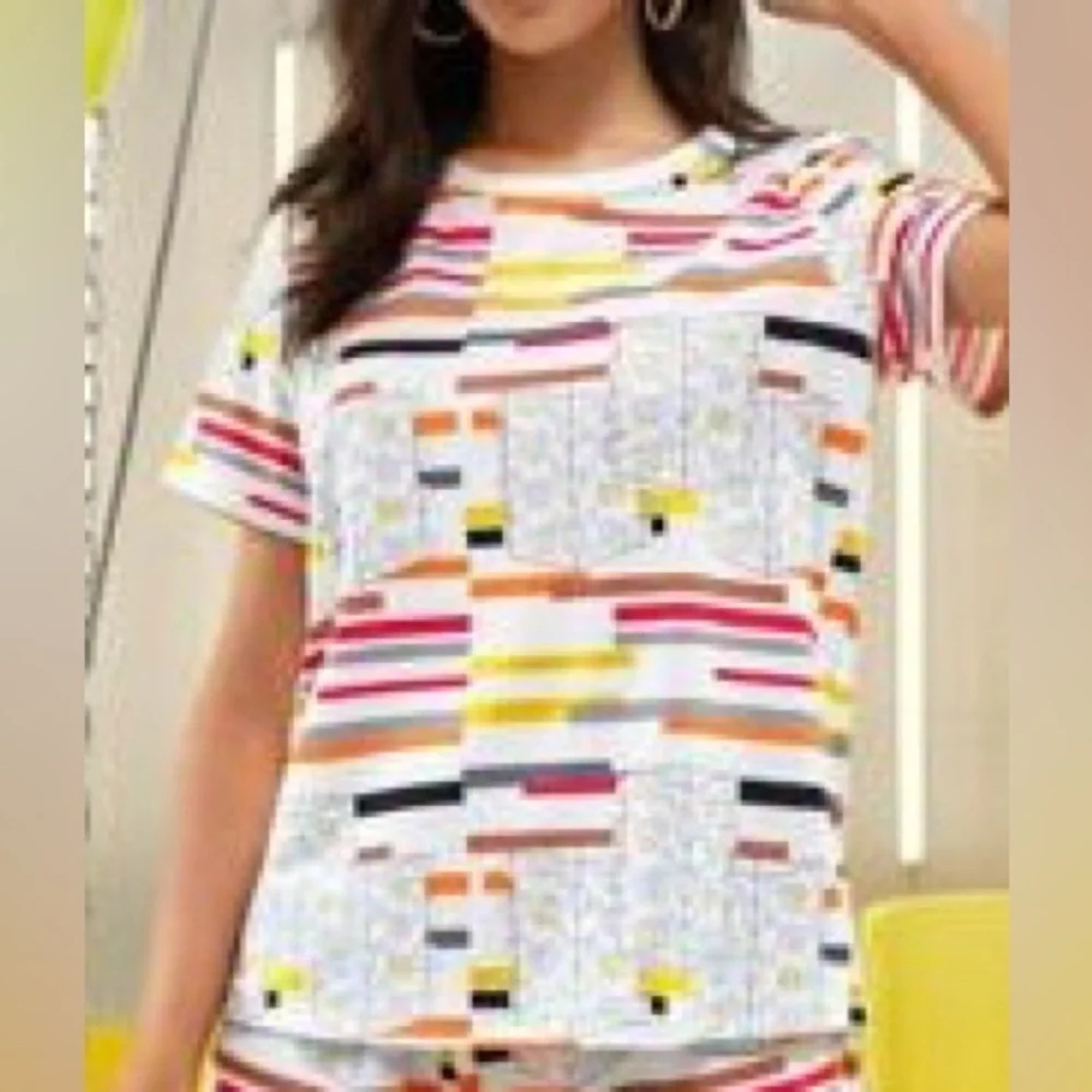 Abstract Patterned T-Shirt - Picture 3 of 5